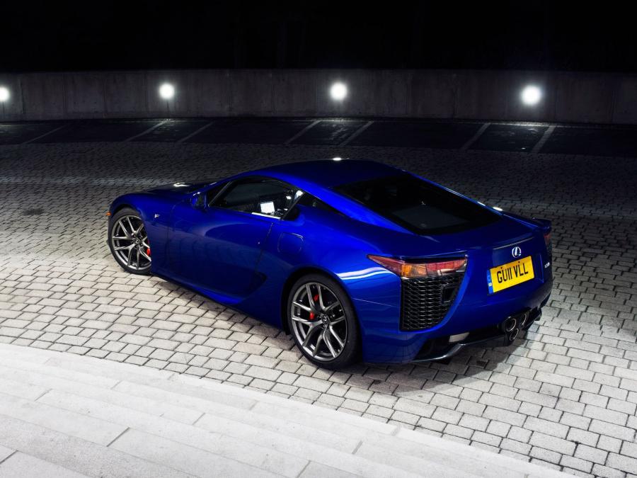  Lexus LF-A 2010 года  (UK) (фото 6 из 12)